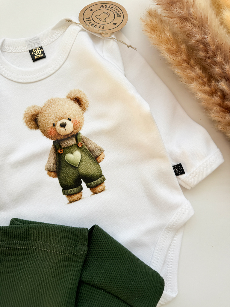 Body niemowlęce misio w oliwkowym ubranku