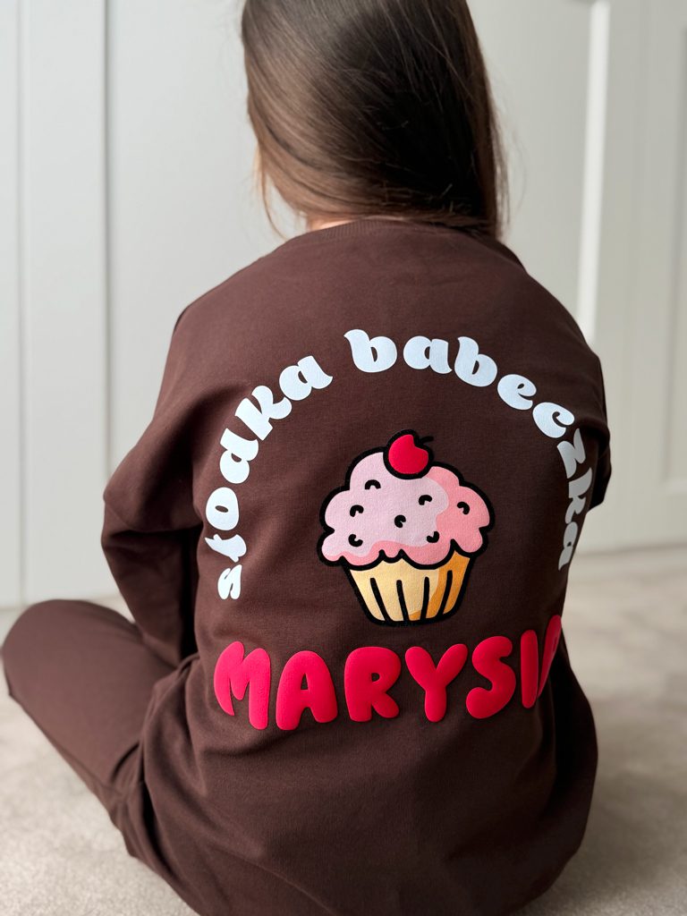 Brązowy komplet dla dziecka słodka babeczka (bluza + spodnie)