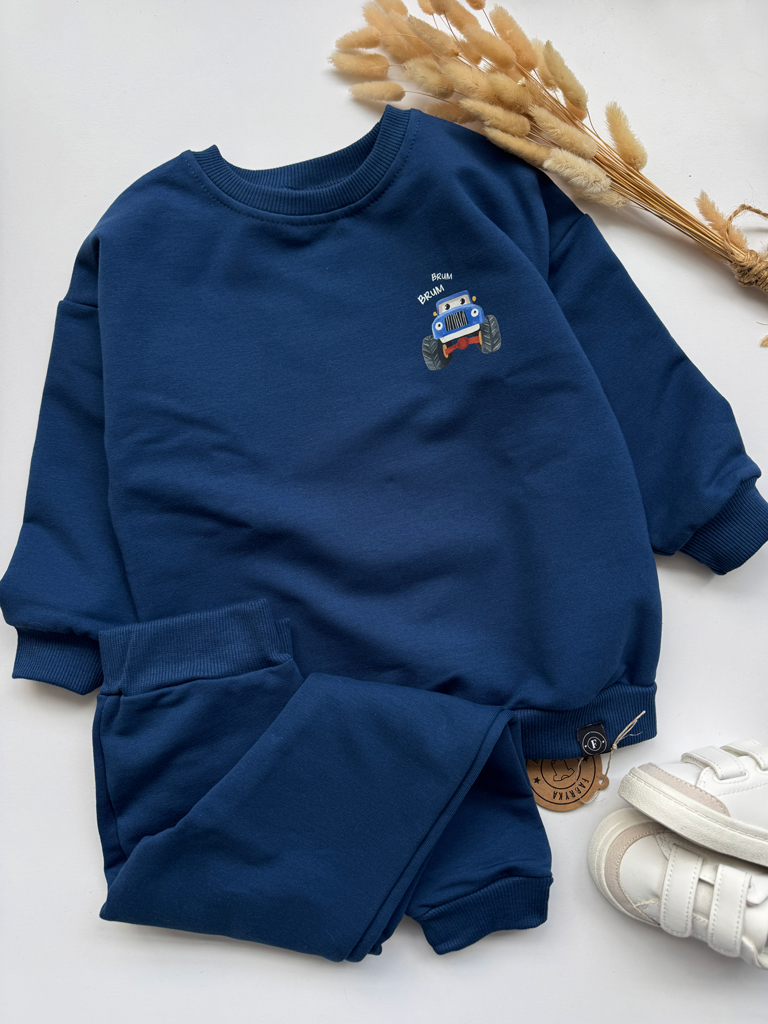 Komplet dla dziecka z nadrukiem Brum Brum (bluza + spodnie)