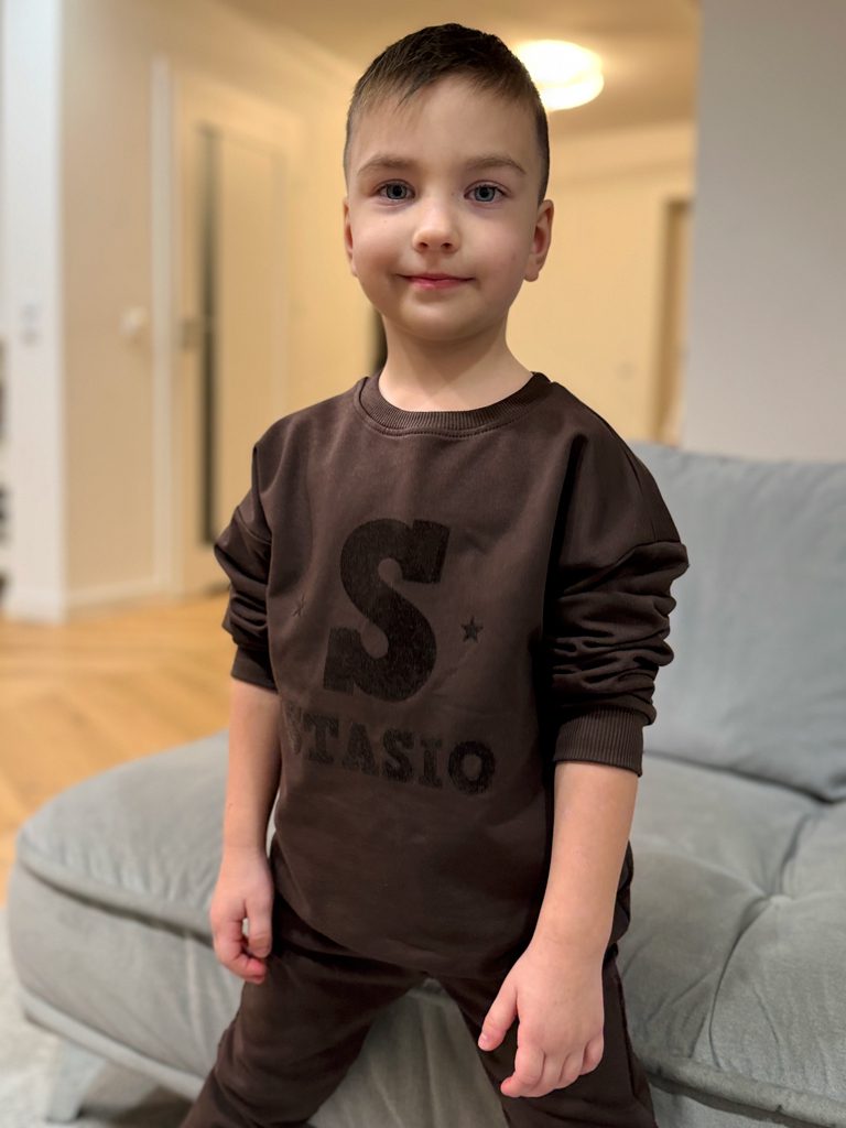 Komplet dla dziecka inicjał z gwiazdkami (bluza + spodnie)