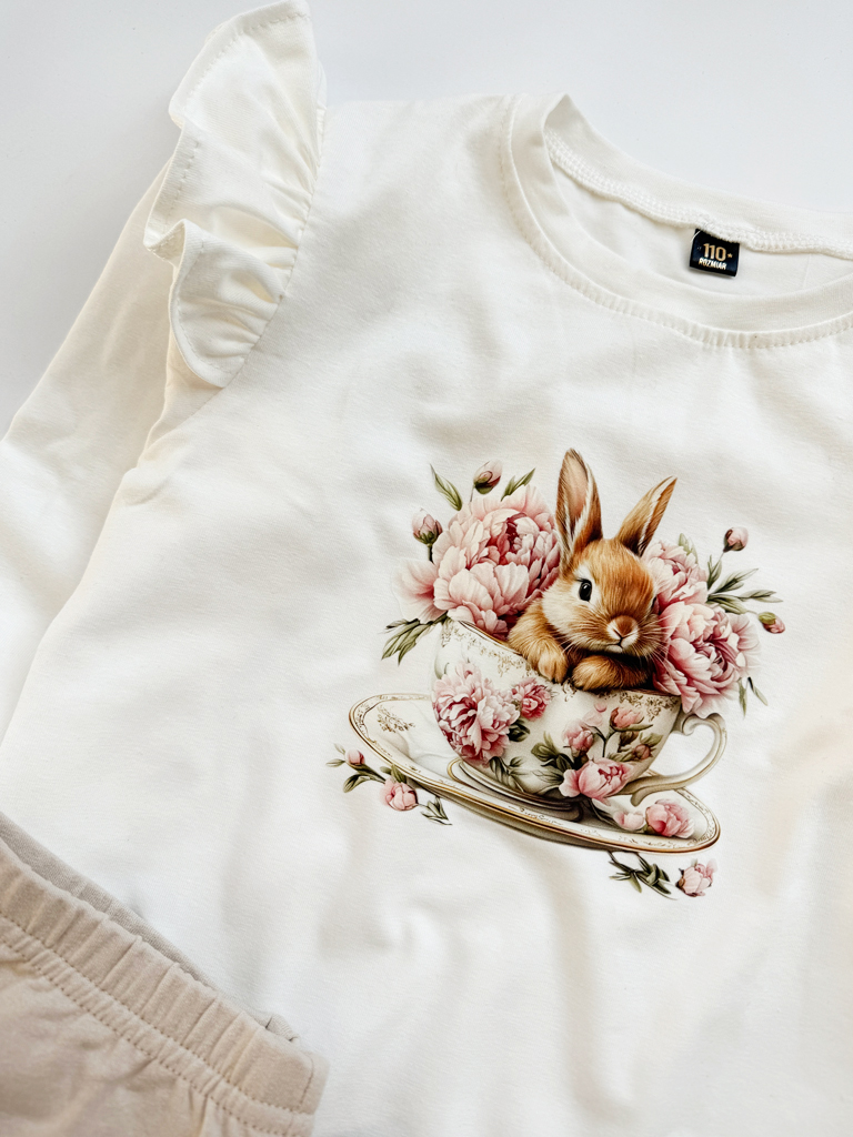 Koszulka z falbankami przy rękawach zajączek w filiżance