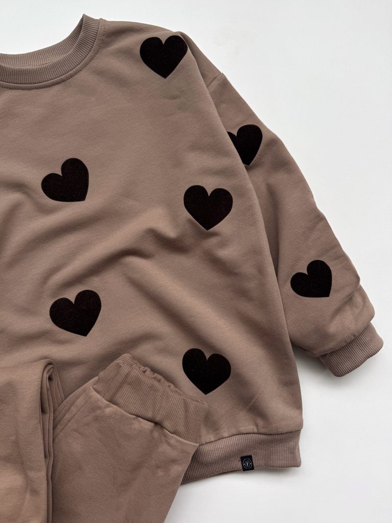 Komplet dla dziecka brązowe serduszka