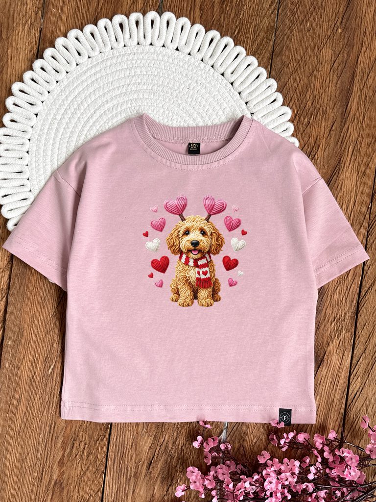 Koszulka dziecięca z nadrukiem pieska i serduszek