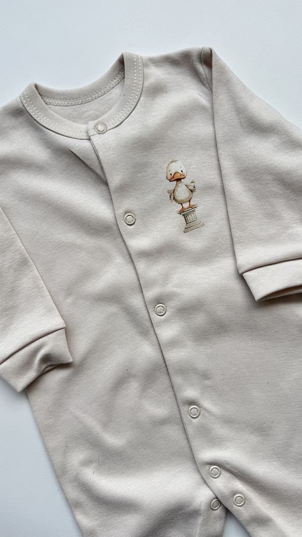 Pajac jasny beż z kaczuszką rozpinany rozmiar 68