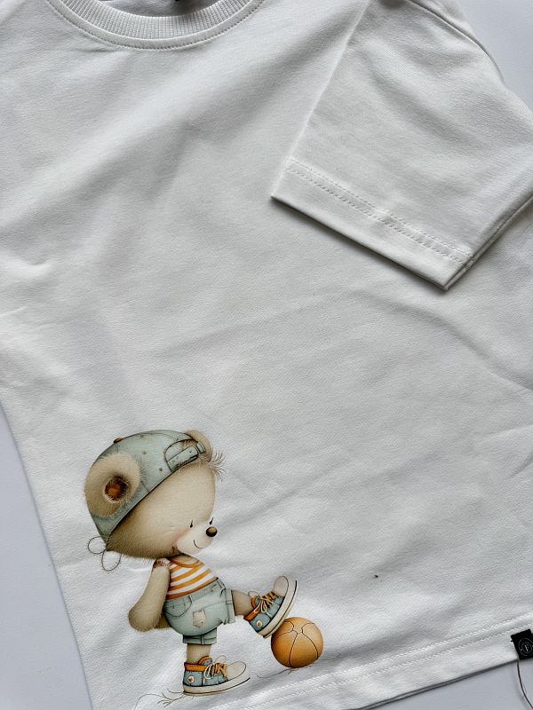 Koszulka oversize ecru z misiem i piłką rozmiar 104