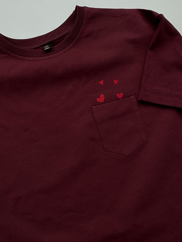 Koszulka bordowa serca w kieszonce rozmiar 116