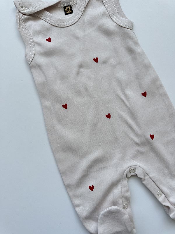 Śpiochy jasny beż z serduszkami rozmiar 62