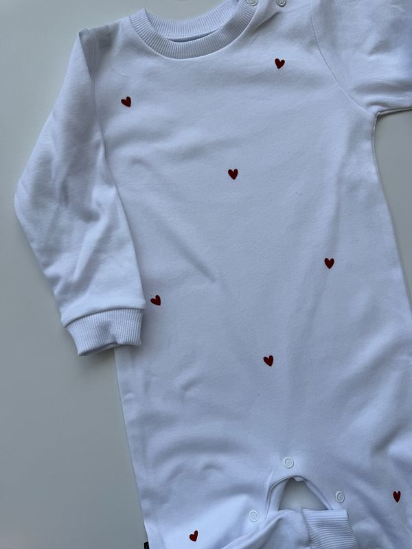 Pajac biały z serduszkami rozmiar 86