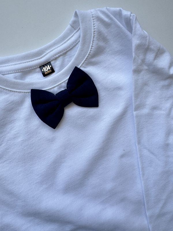 Koszulka biała z długim rękawem z muchą rozmiar 104