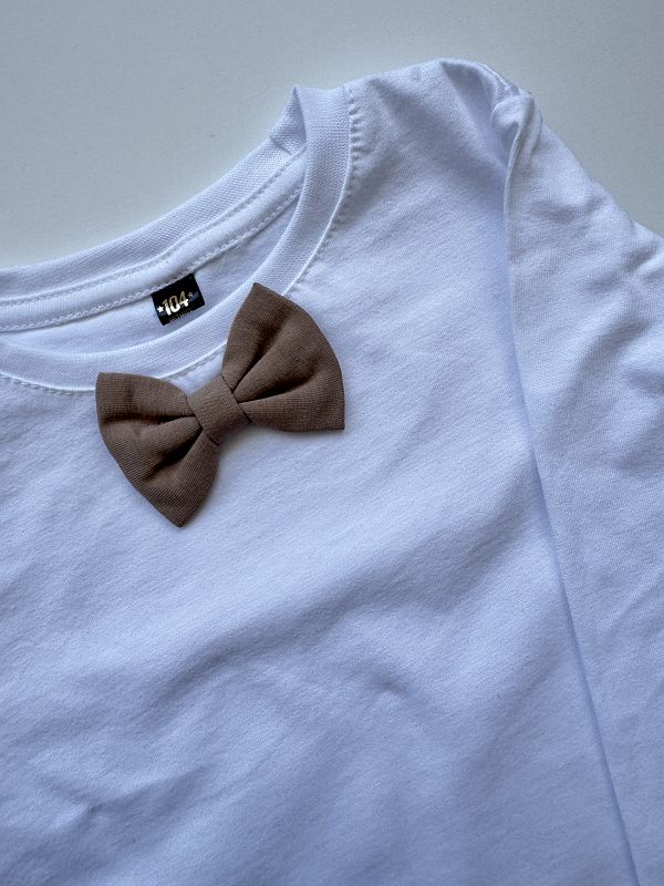 Koszulka biała z długim rękawem z muchą rozmiar 104