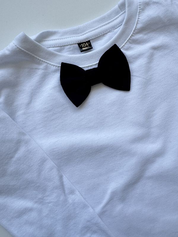 Koszulka biała z długim rękawem z muchą rozmiar 104