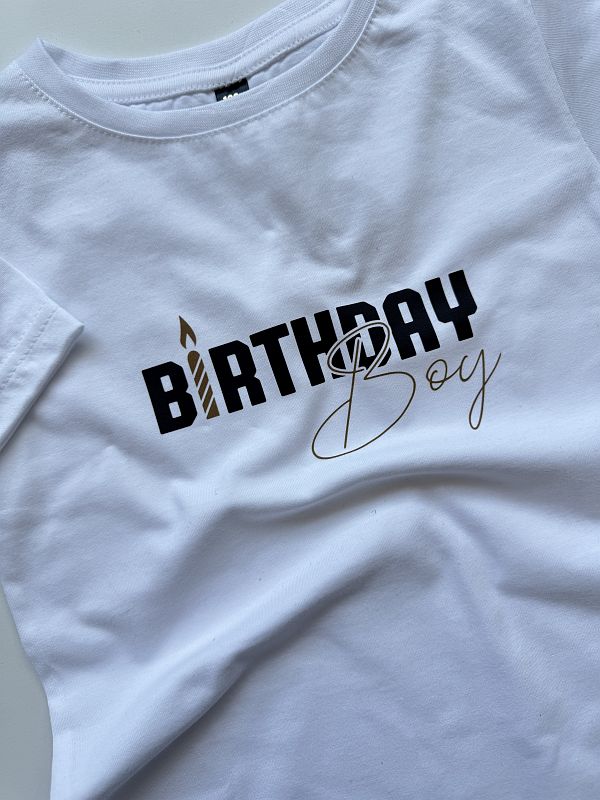 Koszulka biała z krótkim rękawem birthday boy rozmiar 122