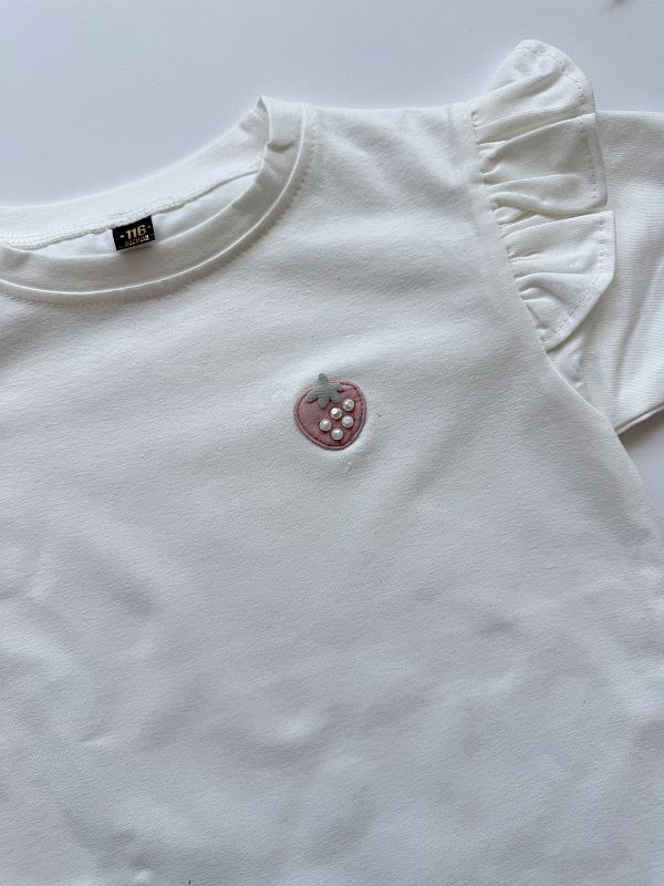 Koszulka z ozdobnym rękawem z truskawką rozmiar 116