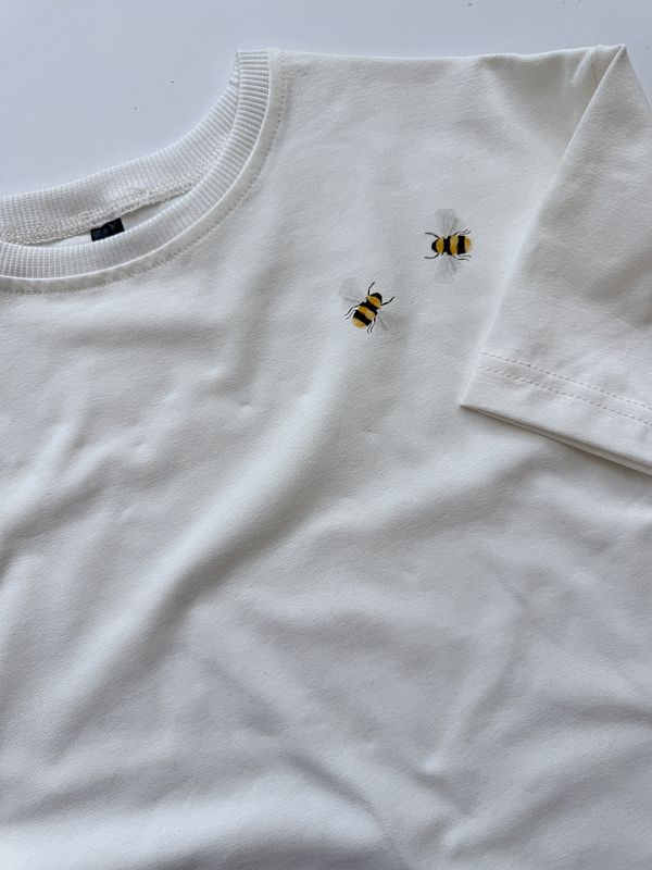 Koszulka ecru z pszczółkami rozmiar 116