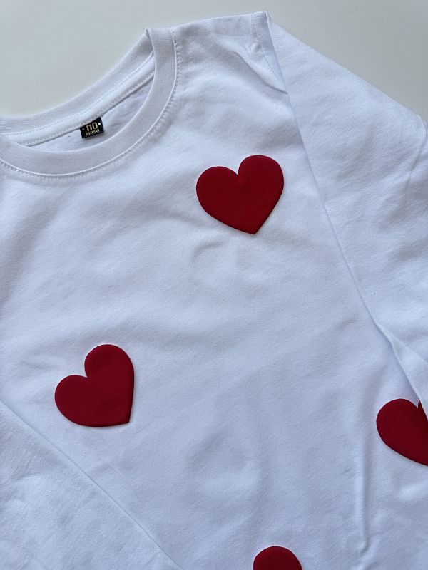 Koszulka biała z długim rękawem z sercami rozmiar 110