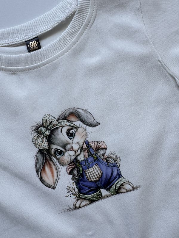 Koszulka biała z zającem z ogrodniczkach rozmiar 98