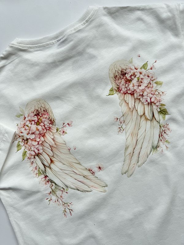 Koszulka ecru z krótkim rękawem skrzydła na plecach rozmiar 128