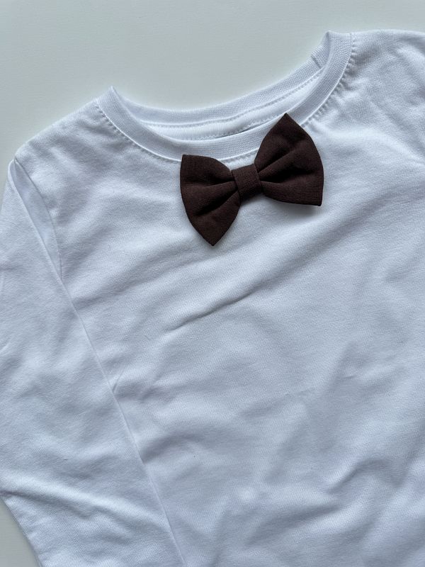 Koszulka biała z długim rękawem brązowa mucha rozmiar 98