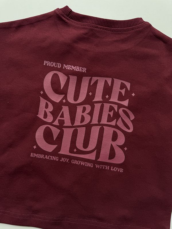 Koszulka bordowa z krótkim rękawem z nadrukiem na plecach rozmiar 80