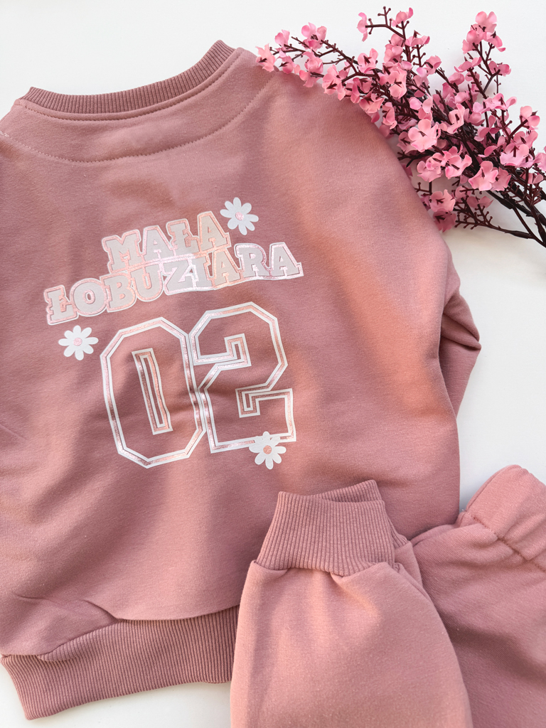 Różowy komplet dla dziecka mała łobuziara (bluza bejsbolówka + spodnie)