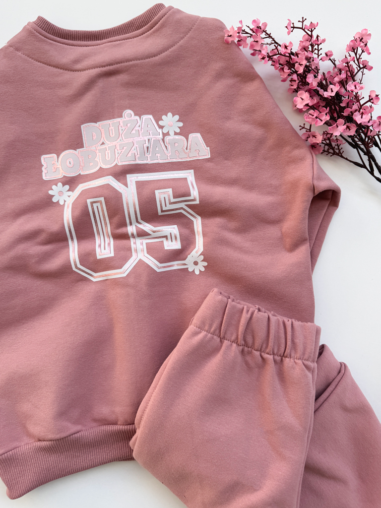 Różowy komplet dla dziecka duża łobuziara (bluza bejsbolówka + spodnie)