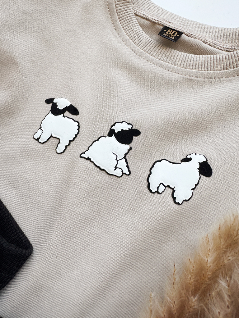 Koszulka dziecięca z nadrukiem baranków