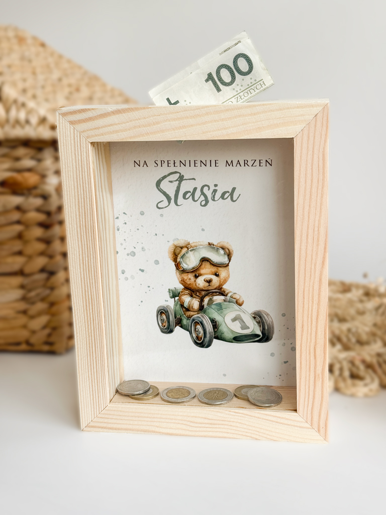Skarbonka dla dziecka z nadrukiem misia w aucie - obrazek 3