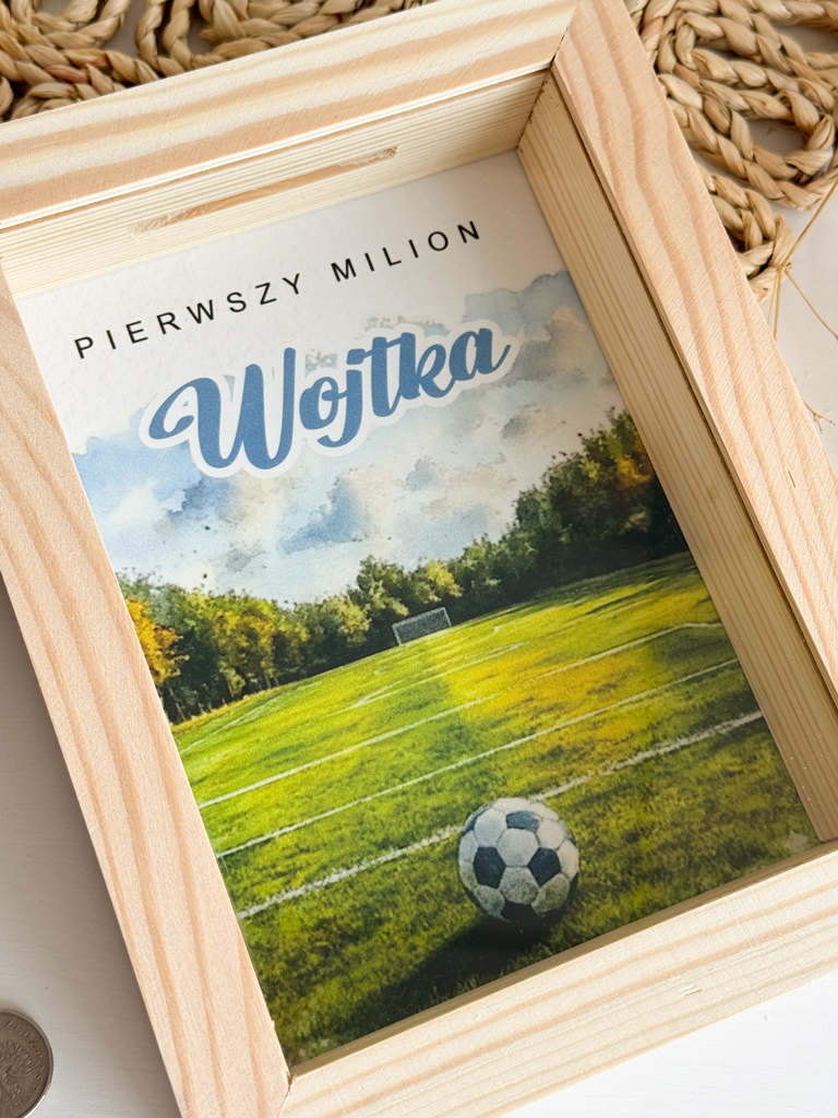 Skarbonka dla dziecka z nadrukiem boiska