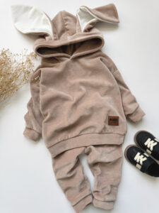 Beżowy uszy zajączka