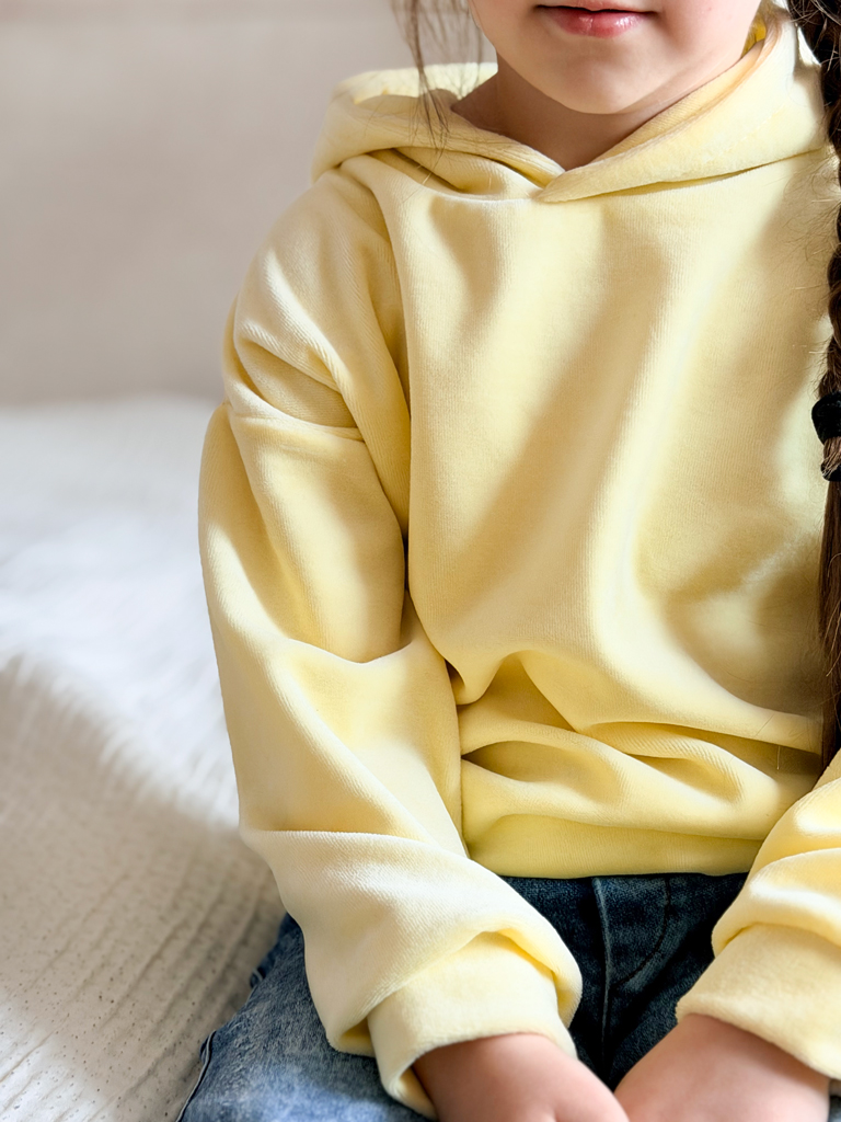 Welurowa bluza dziecięca z kapturem cytrynowa