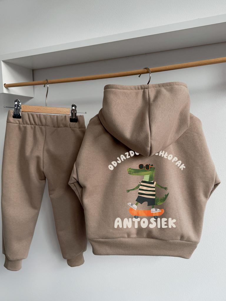 Kawowy komplet dla dziecka aligator (bluza z kapturem + spodnie)