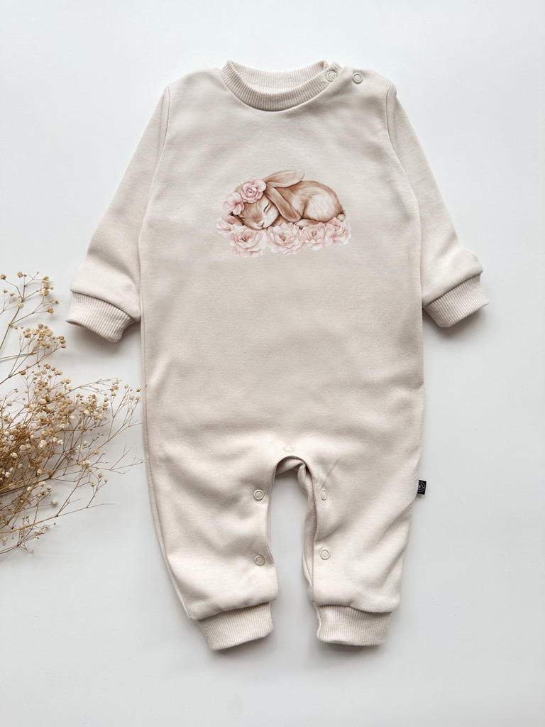 Pajac niemowlęcy króliczek na różach