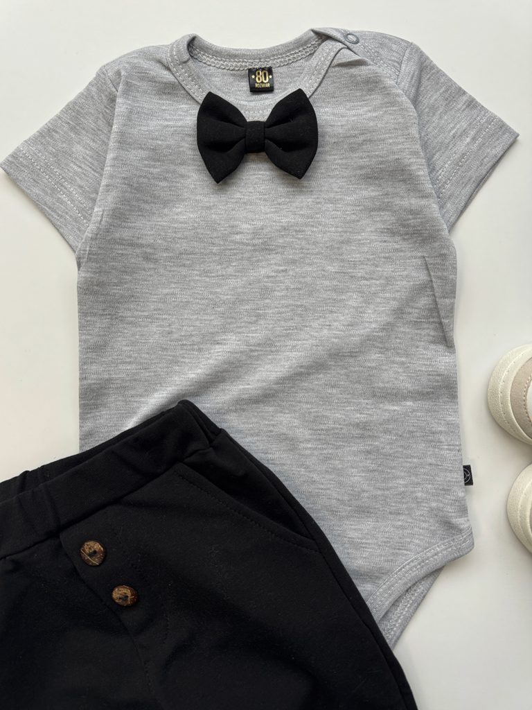 Szare body z czarną muchą krótki rękaw