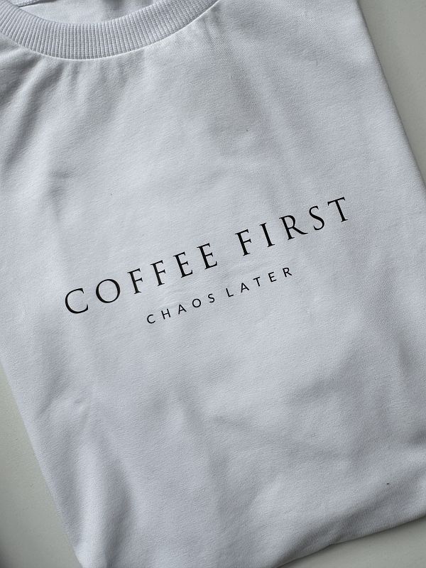 Koszulka damska biała coffee first chaos later rozmiar oversize long