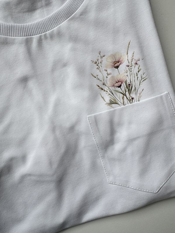 Koszulka damska biała kwiaty w kieszonce rozmiar M