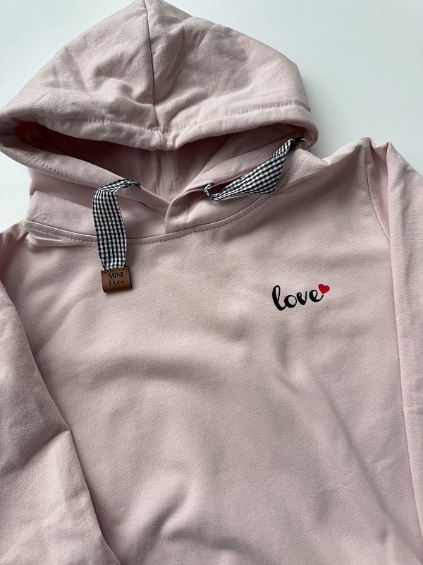 Bluza z kapturem różowa z nadrukiem love rozmiar 116