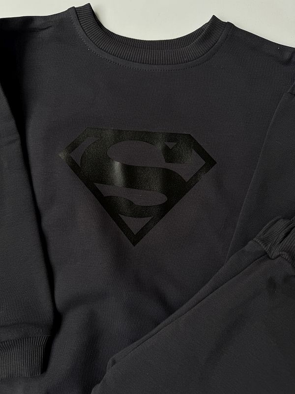 Grafitowy komplet dresowy ze znakiem supermana rozmiar 110