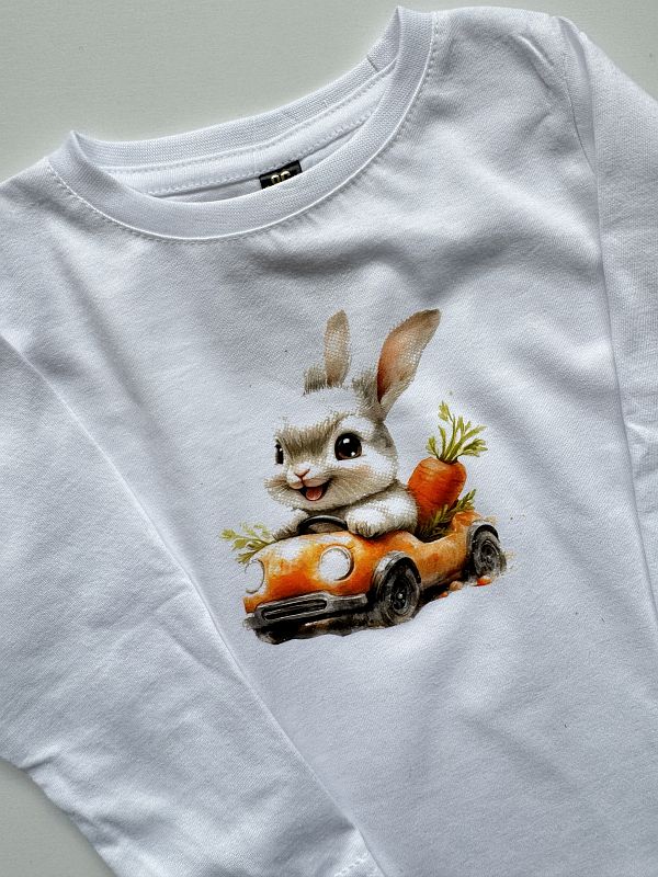 Koszulka biała z długim rękawem królik w aucie rozmiar 86