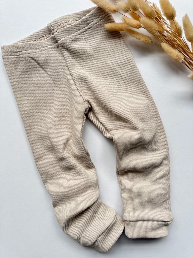 Prążkowane spodnie granatowe rozmiar 86