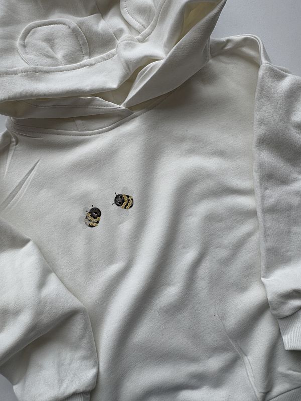 Bluza ecru z nadrukiem pszczółek rozmiar 110