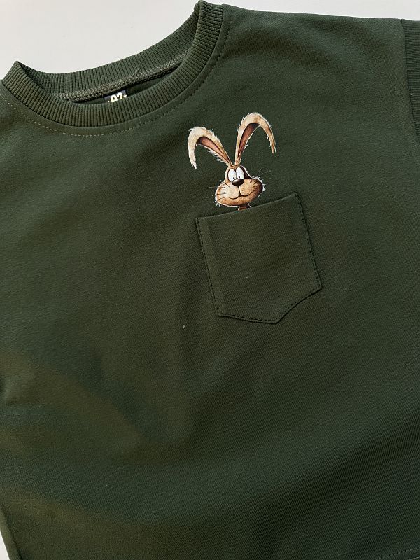 Koszulka oliwkowa z krótkim rękawem króliczek w kieszonce rozmiar 92