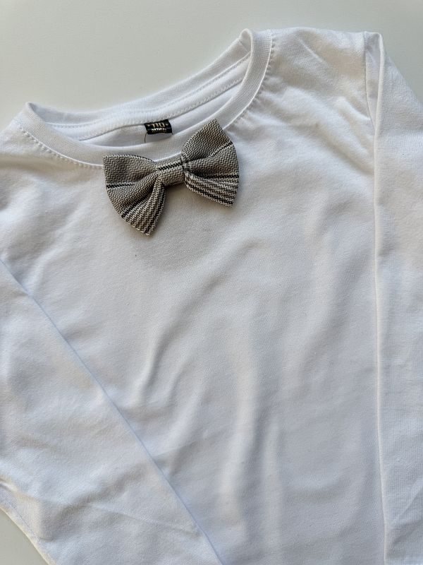 Koszulka biała z długim rękawem mucha w kratę rozmiar 110