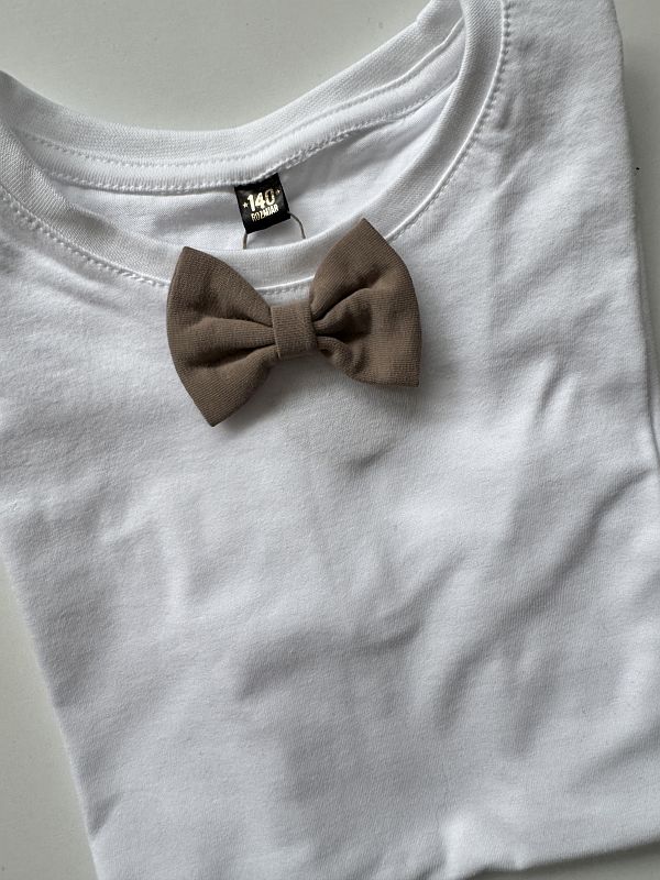 Koszulka biała z krótkim rękawem beżowa mucha rozmiar 140