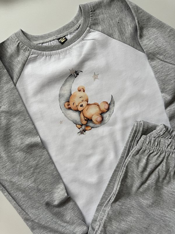 Piżamka szaro-biała z długim rękawem miś na księżycu rozmiar 122