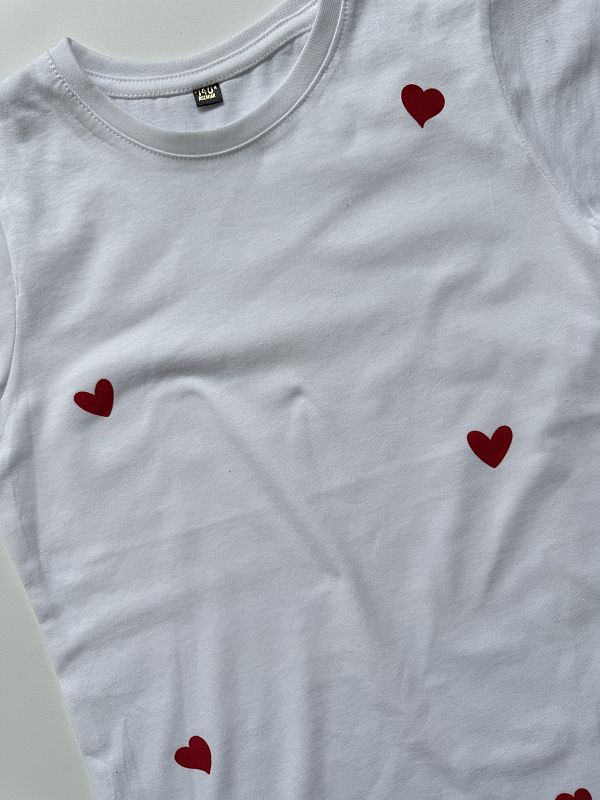 Koszulka biała z krótkim rękawem serduszka rozmiar 140