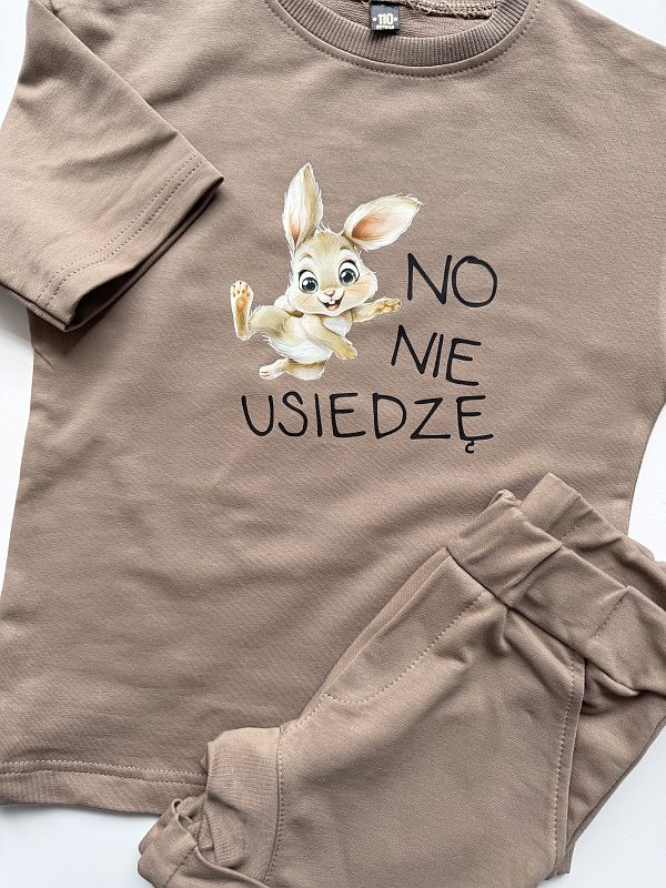 Kawowy komplet z krótkim rękawem no nie usiedzę rozmiar 110