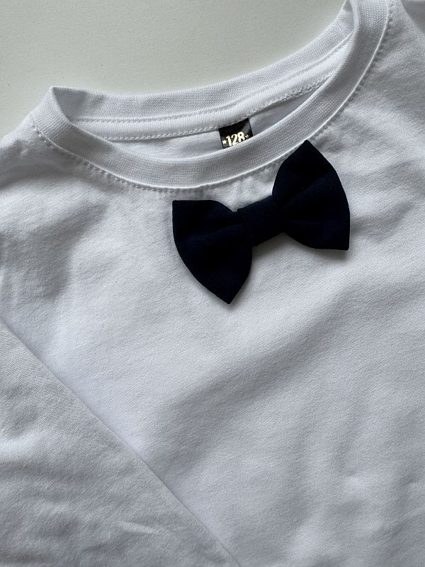 Koszulka biała z długim rękawem granatowa mucha rozmiar 128