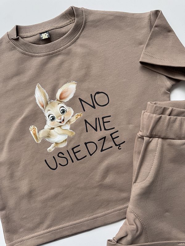 Kawowy komplet z krótkim rękawem no nie usiedzę rozmiar 80