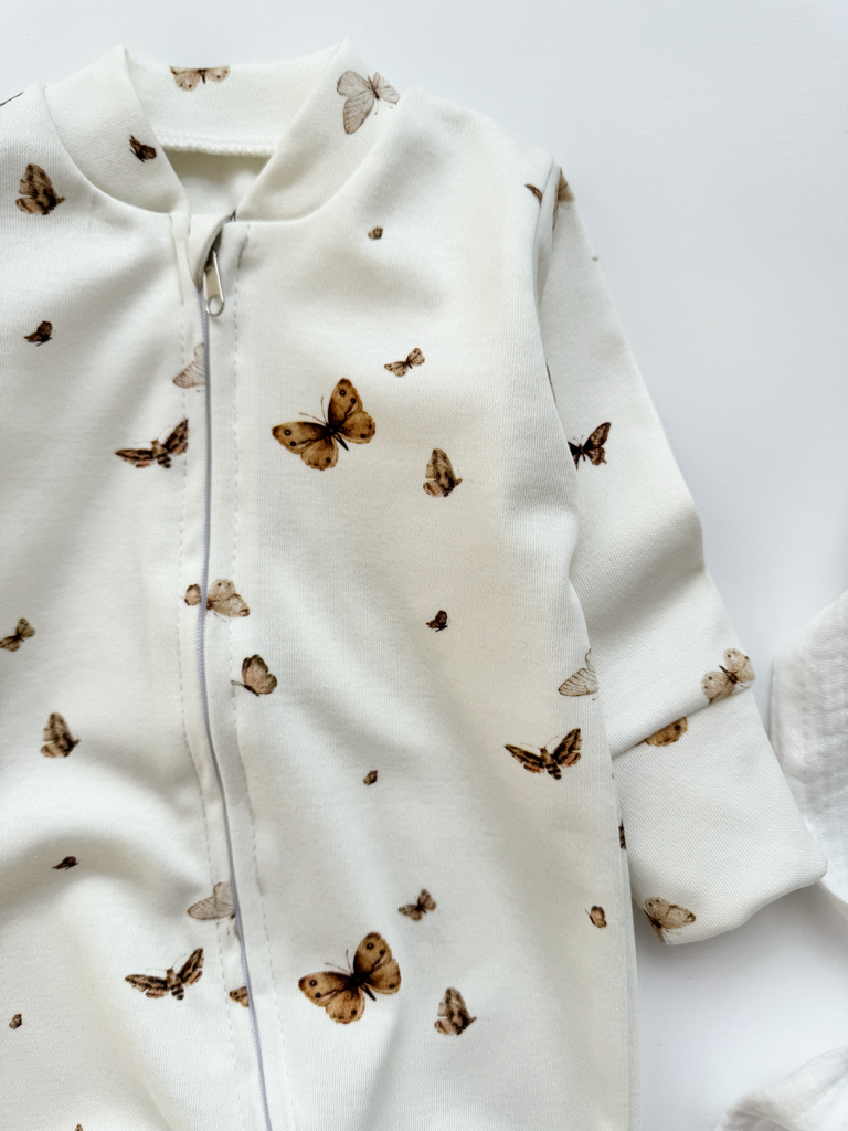 Pajacyk niemowlęcy na suwak ze stópkami boho motyle