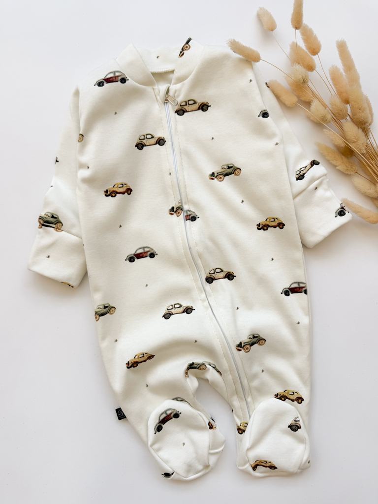 Pajacyk niemowlęcy na suwak ze stópkami vintage auta